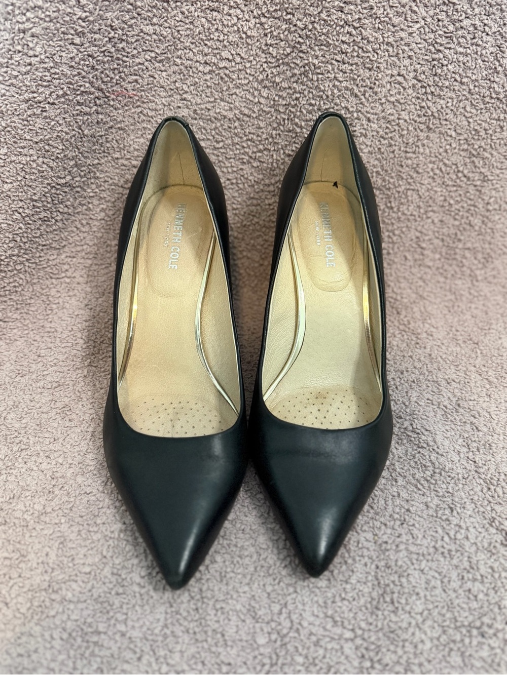 Kenneth Cole New York Black Leather Pointed Toe Pumps Cusioned Size 10M